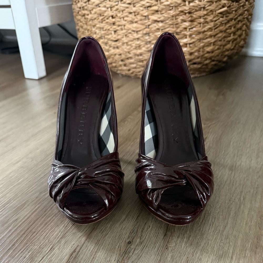 Burberry patent leather peep toe heels in burgundy